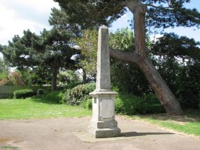 Greenwich Meridian Marker; England; Hertfordshire; Hoddesdon